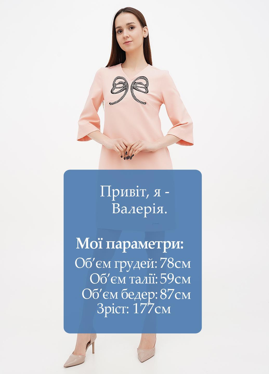 Светло-оранжевое кэжуал платье а-силуэт Sassofono однотонное