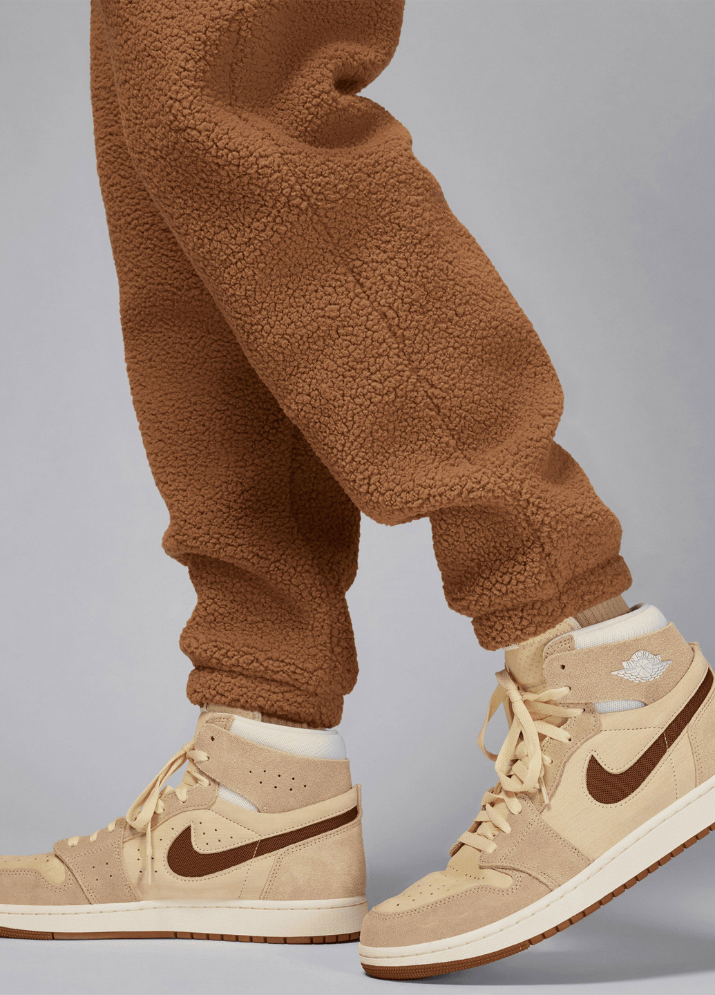 Коричневые спортивные демисезонные карго брюки Nike