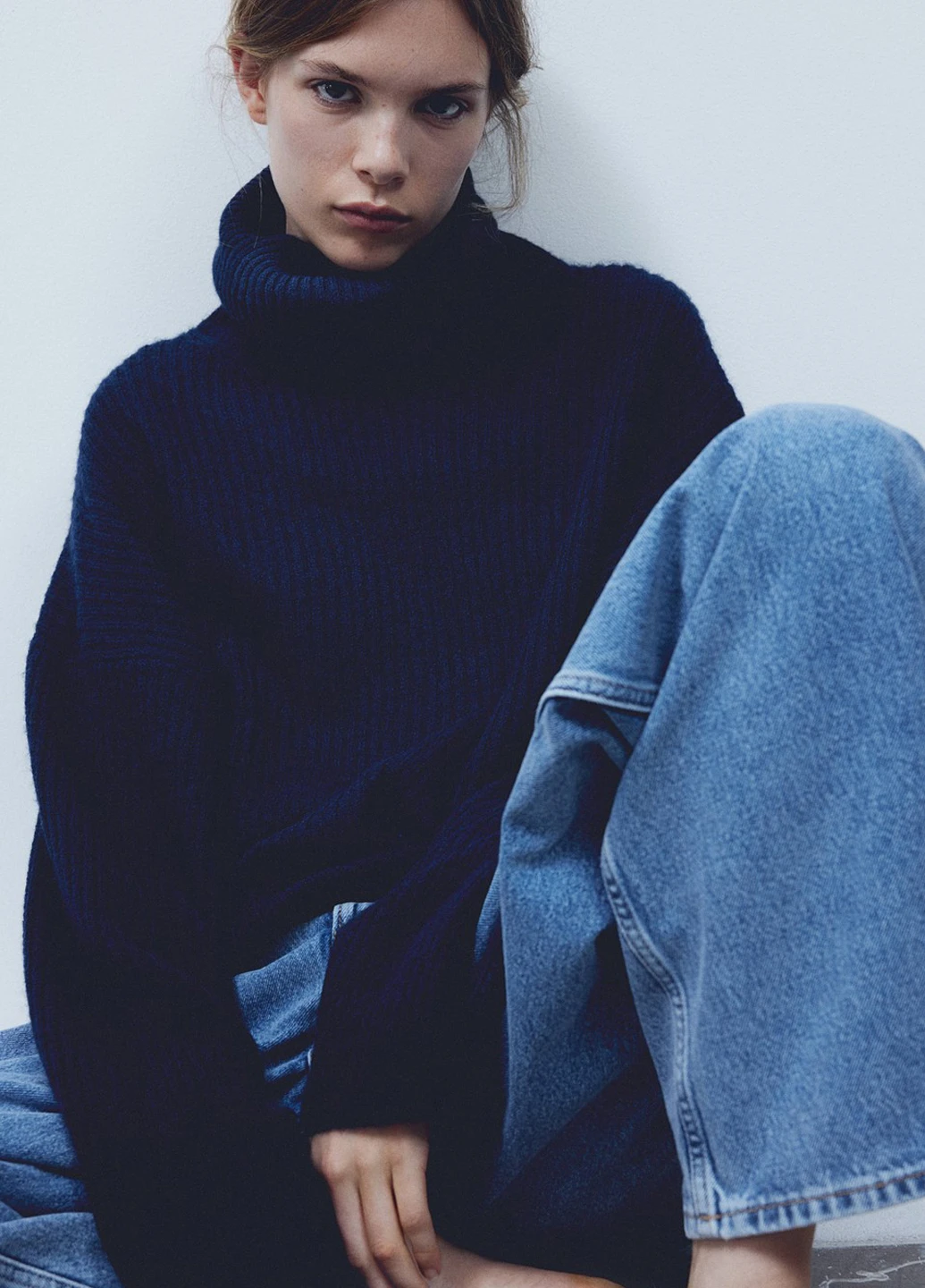 Темно-синий зимний свитер H&M