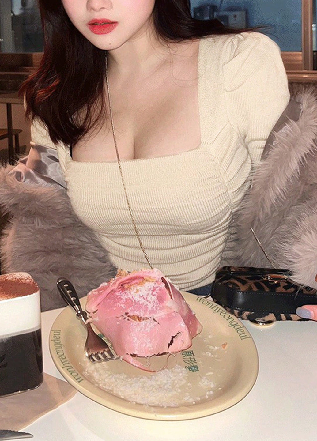 Кремовий демісезонний светр джемпер SHEIN