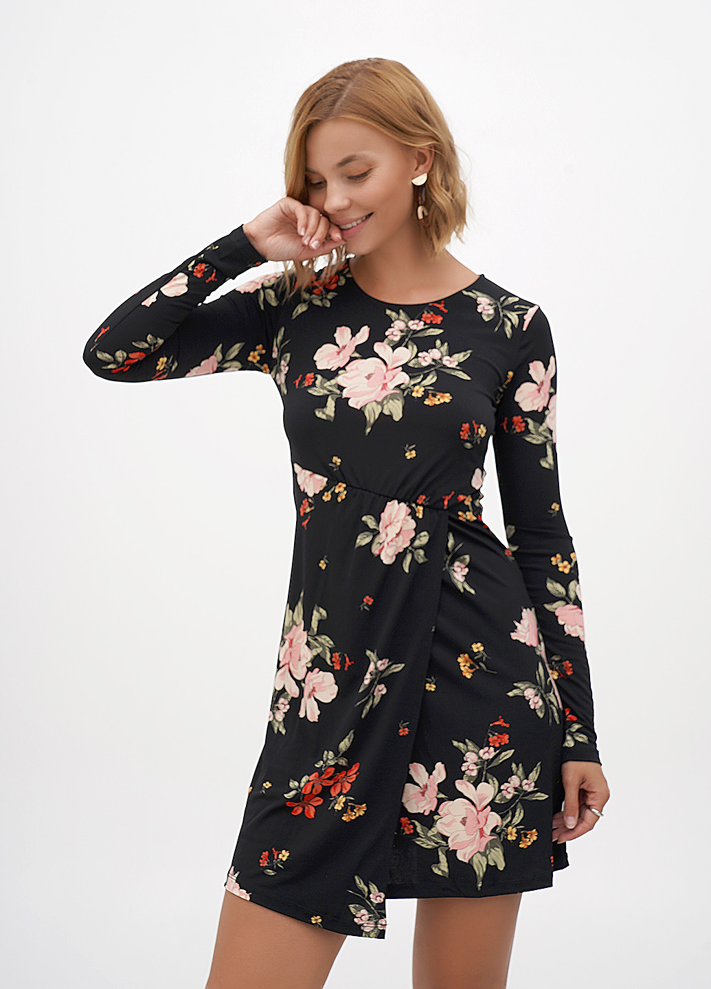 Черное кэжуал платье на запах Stradivarius с цветочным принтом