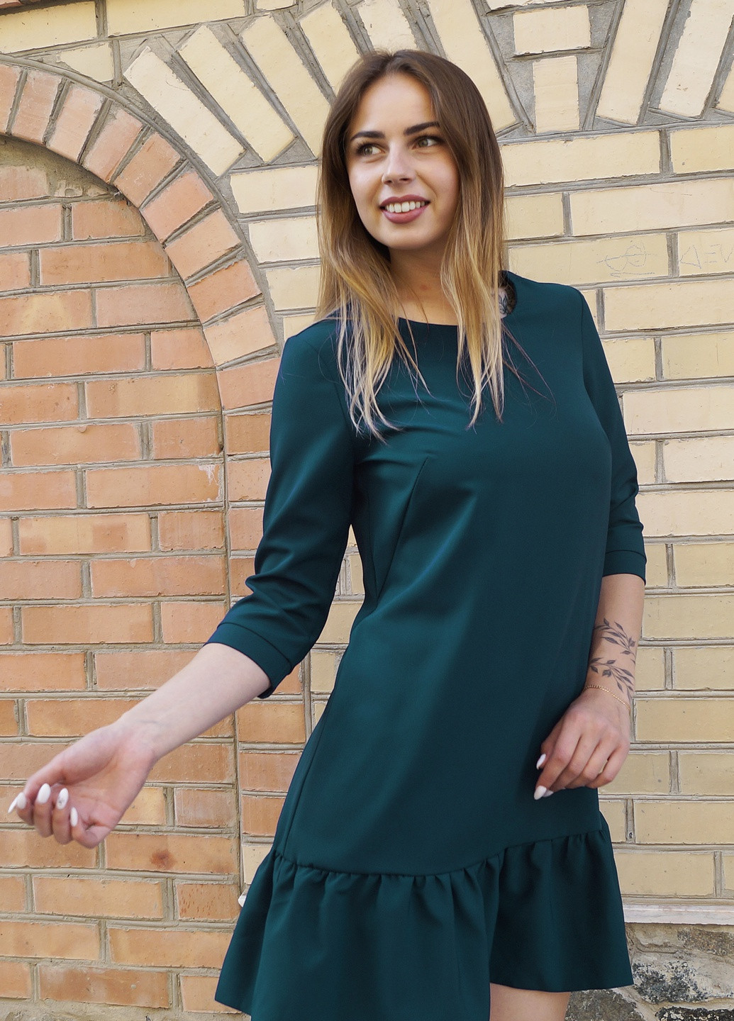 Зеленое коктейльное свободное стильное платье а-силуэта а-силуэт ITSMINE однотонное