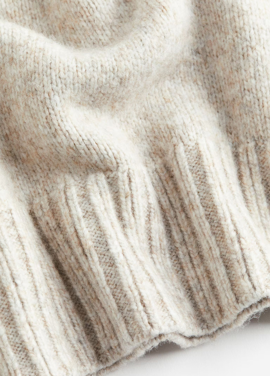 Светло-бежевое кэжуал платье платье-свитер H&M меланжевое