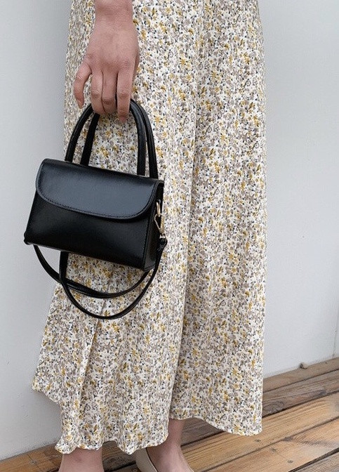 Жіноча класична маленька міні сумочка крос-боді на ремінці через плече чорна NoName (251204204)