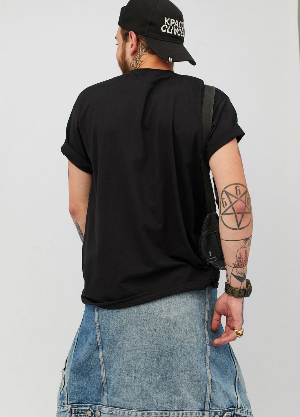 Черная футболка YAPPI