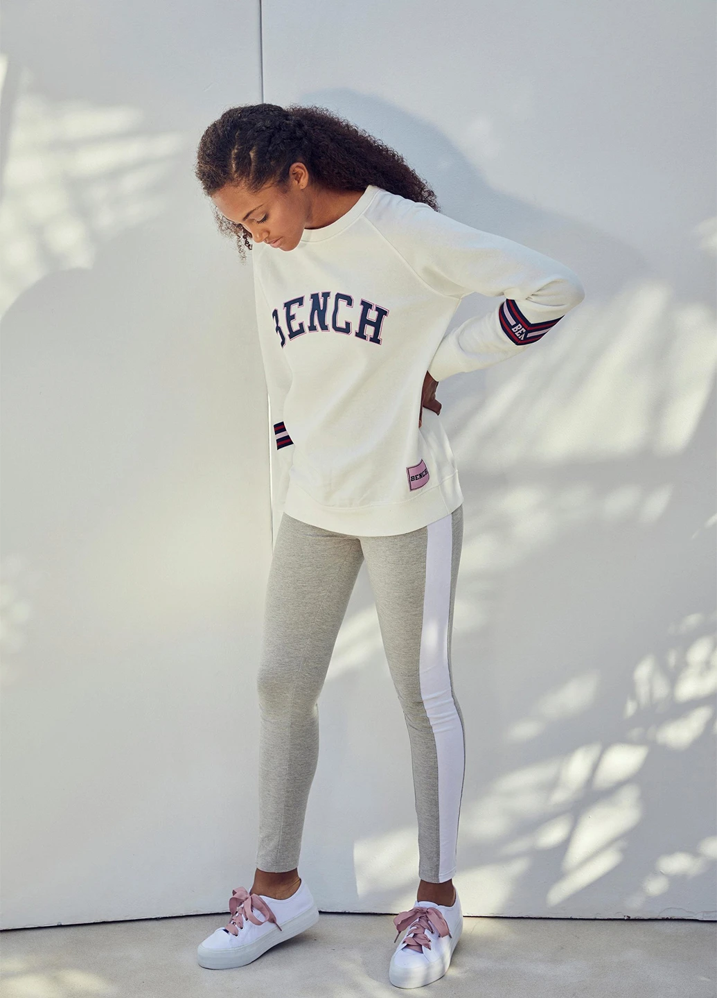 Серые демисезонные леггинсы Bench
