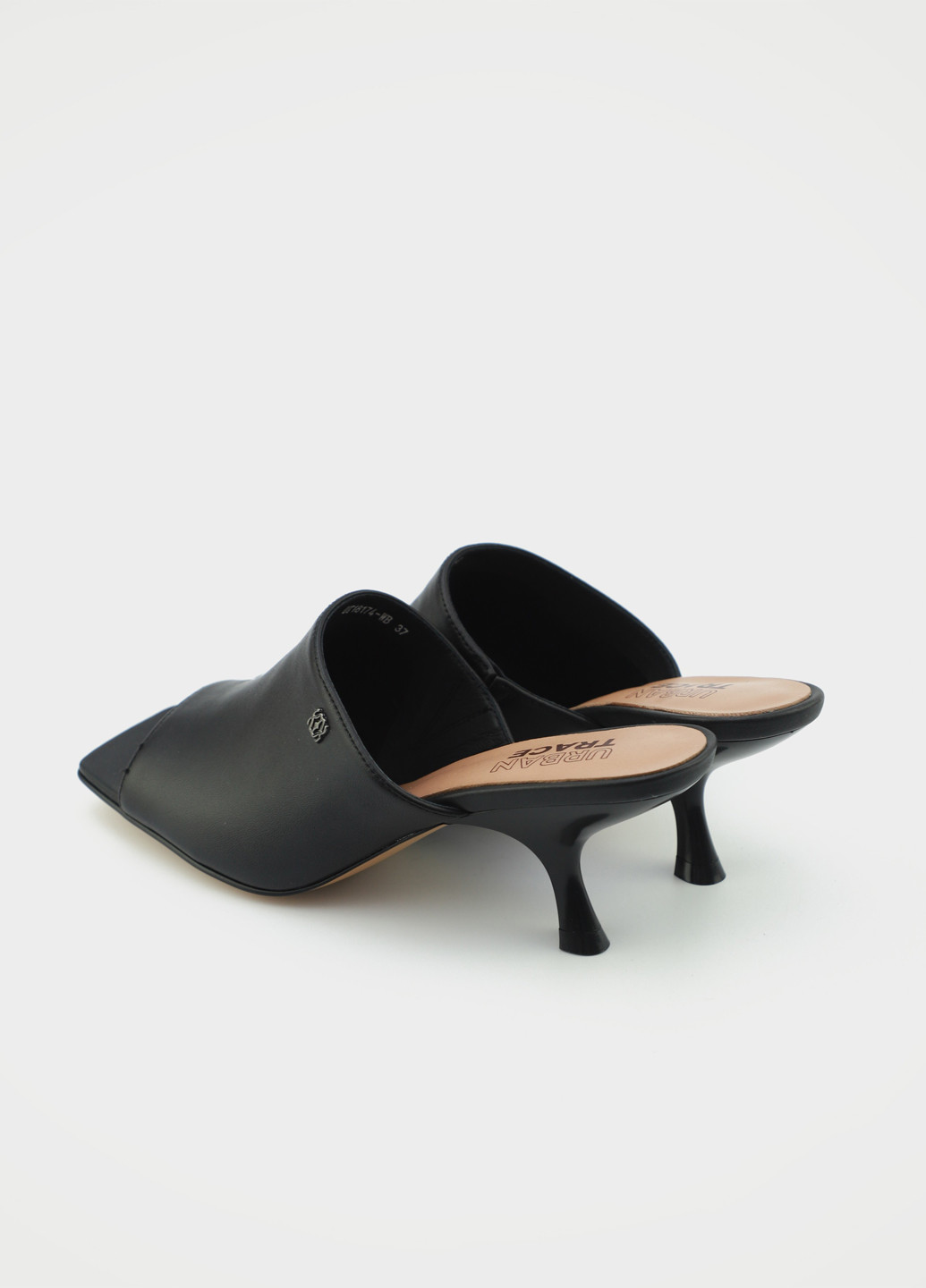 Черные шлепанцы Respect с брошкой