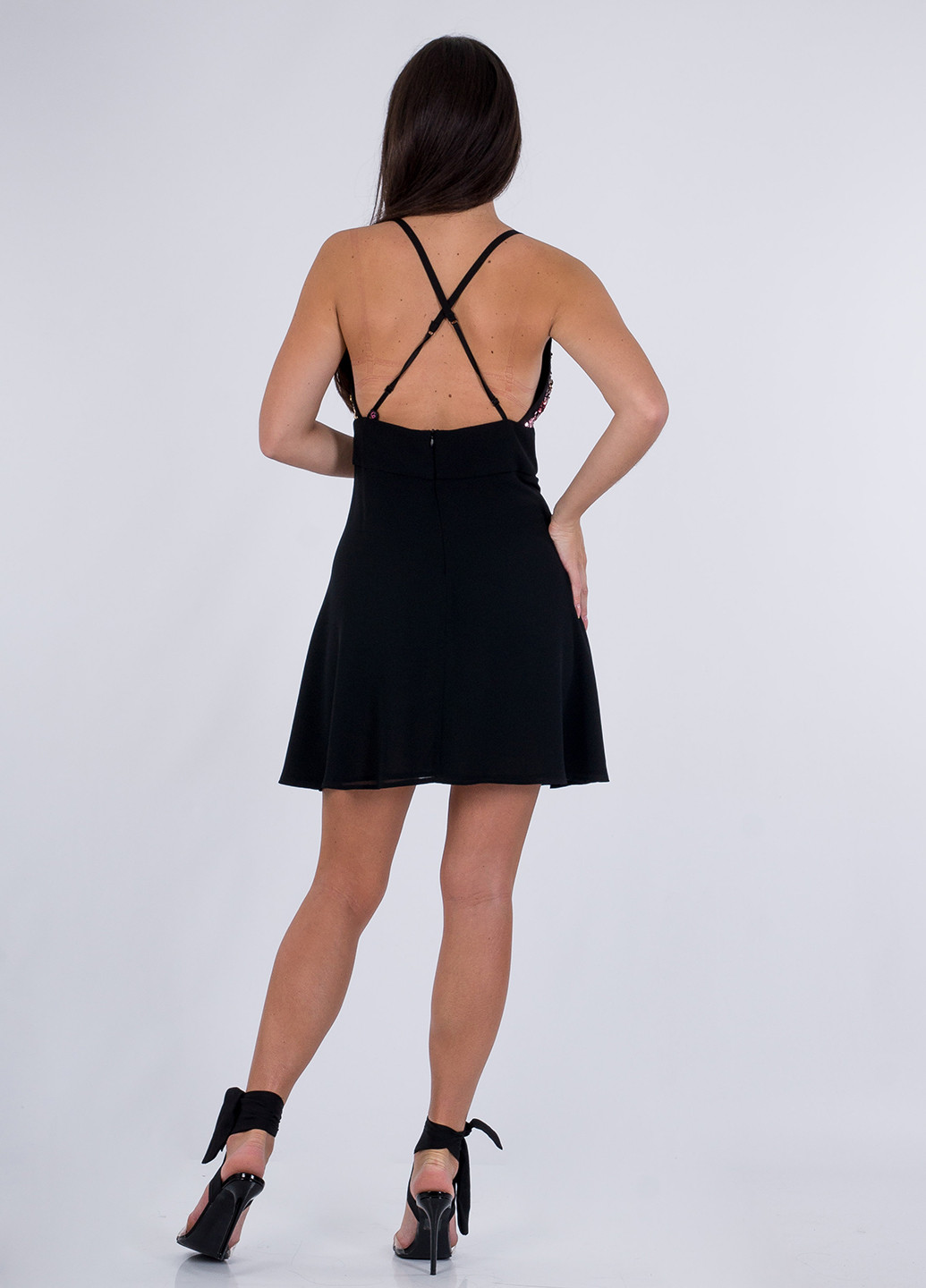 Черное коктейльное платье на запах, с открытой спиной Sarah Chole однотонное