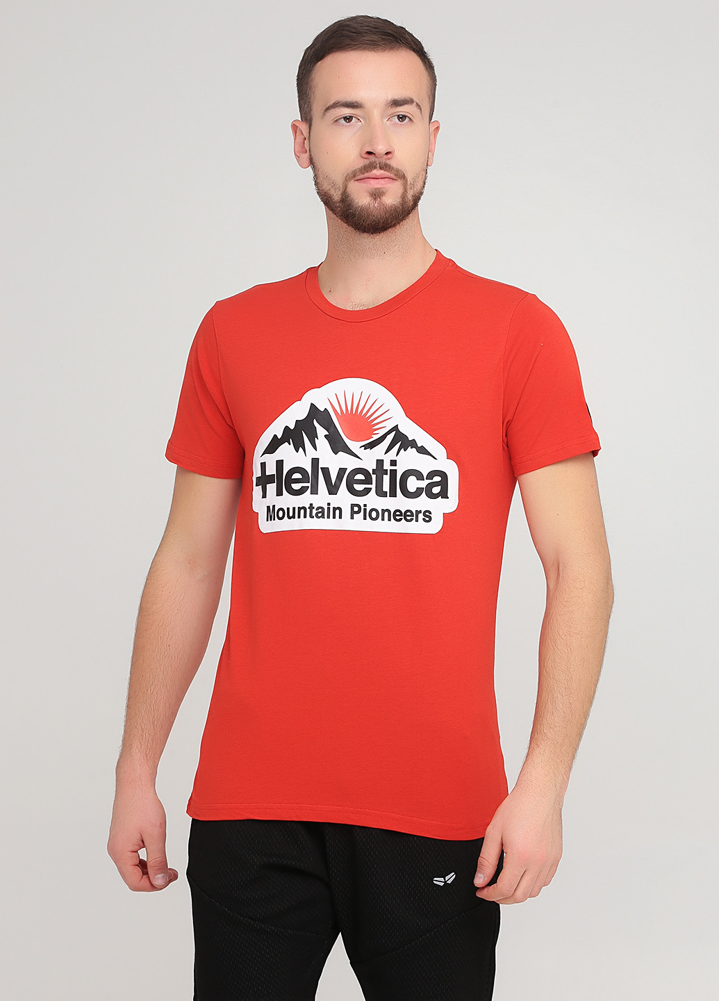 Червона футболка Helvetica