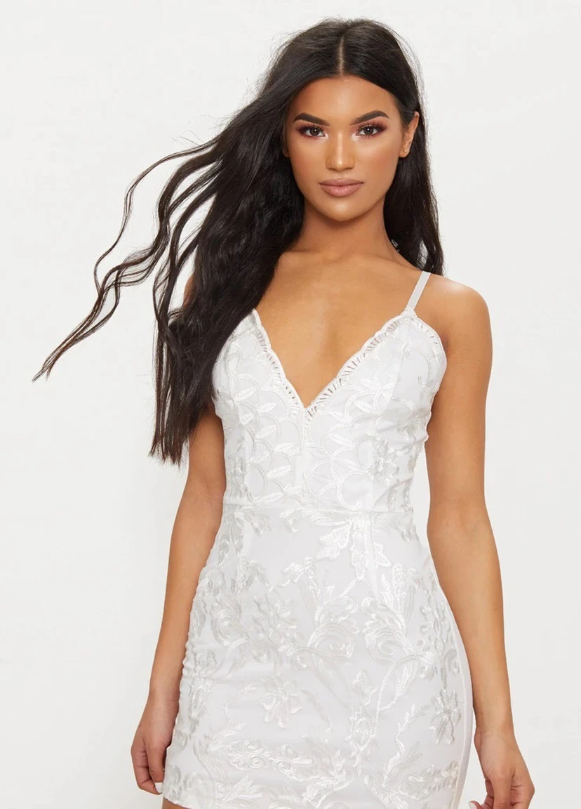 Білий коктейльна сукня PrettyLittleThing однотонна