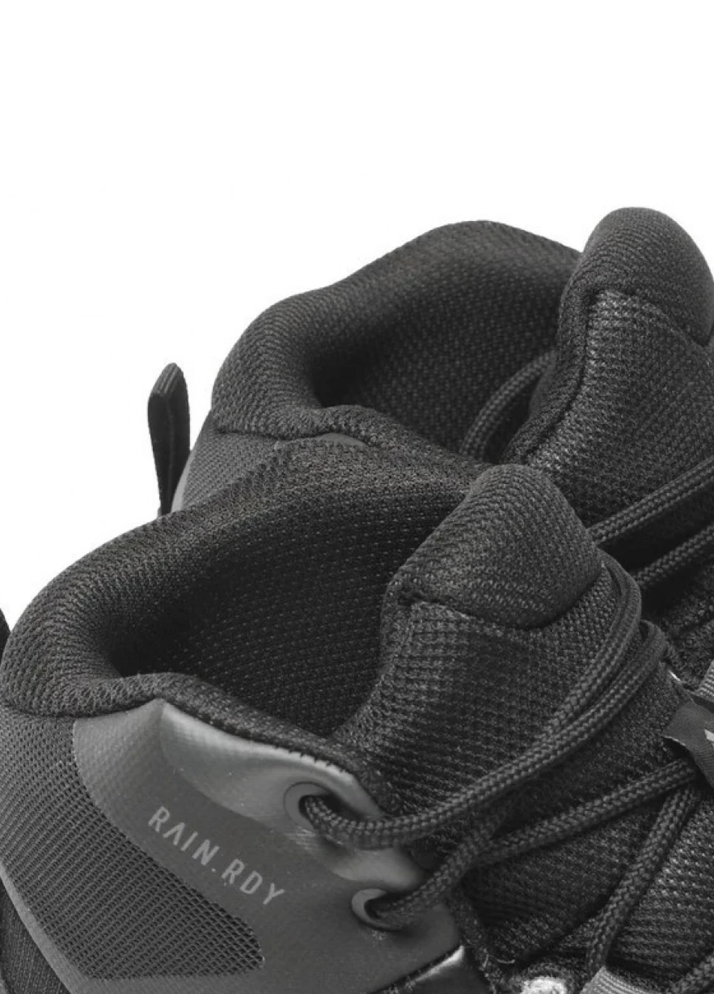 Черные зимние ботинки adidas