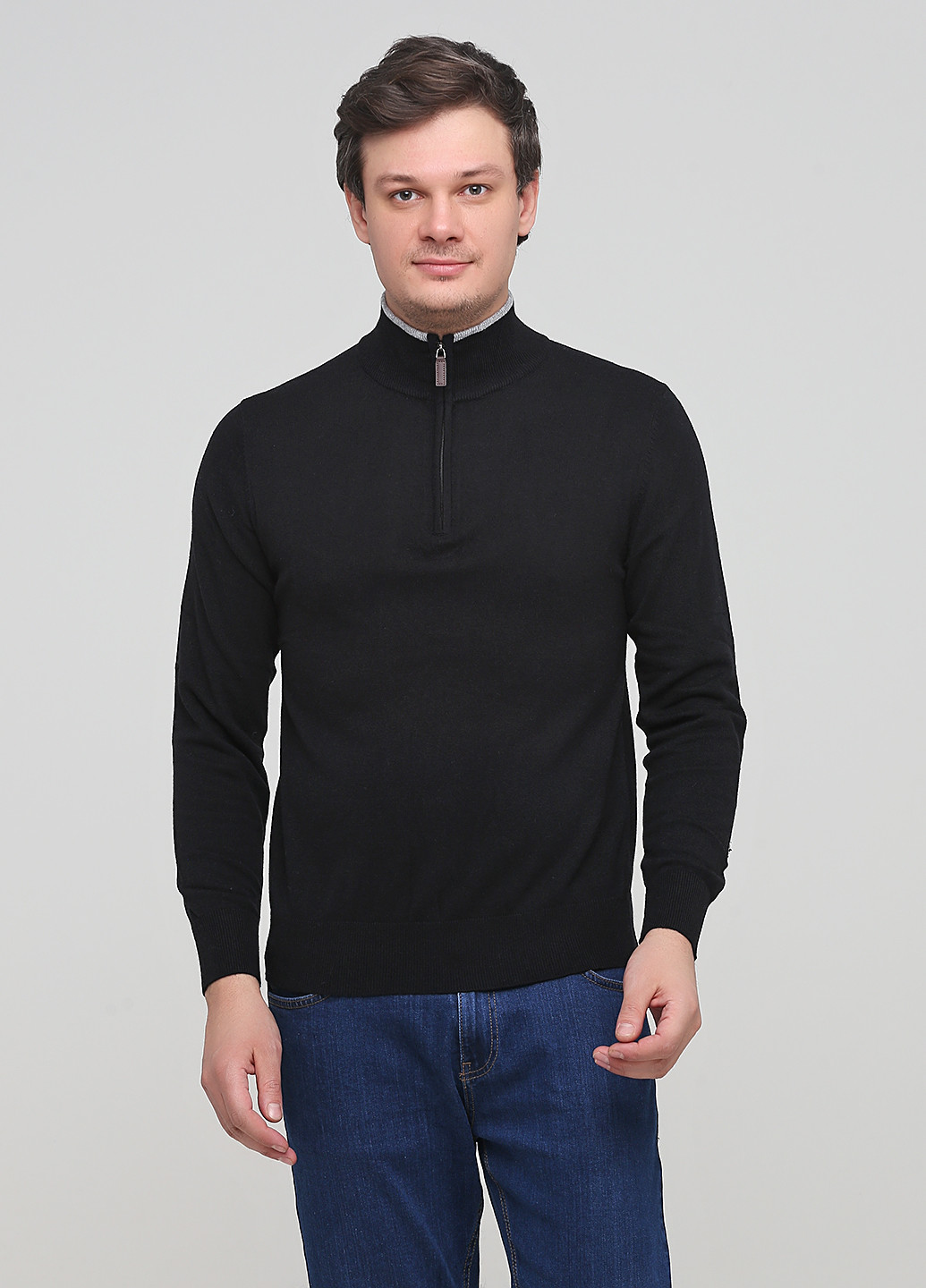Чорний демісезонний светр William de Faye