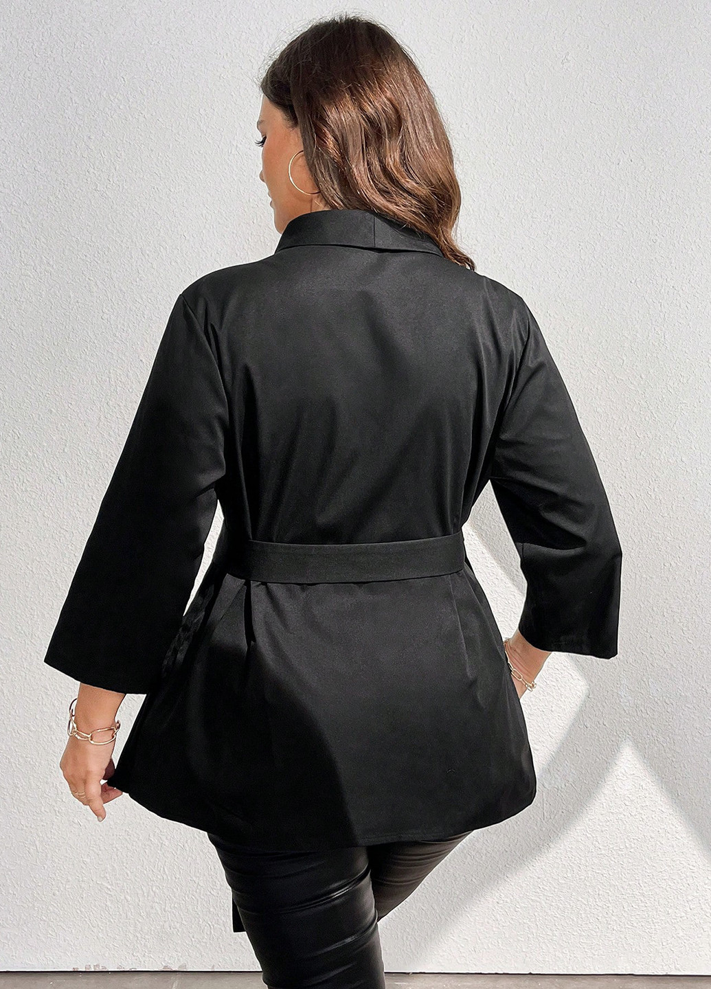 Чорна блуза на запах SHEIN