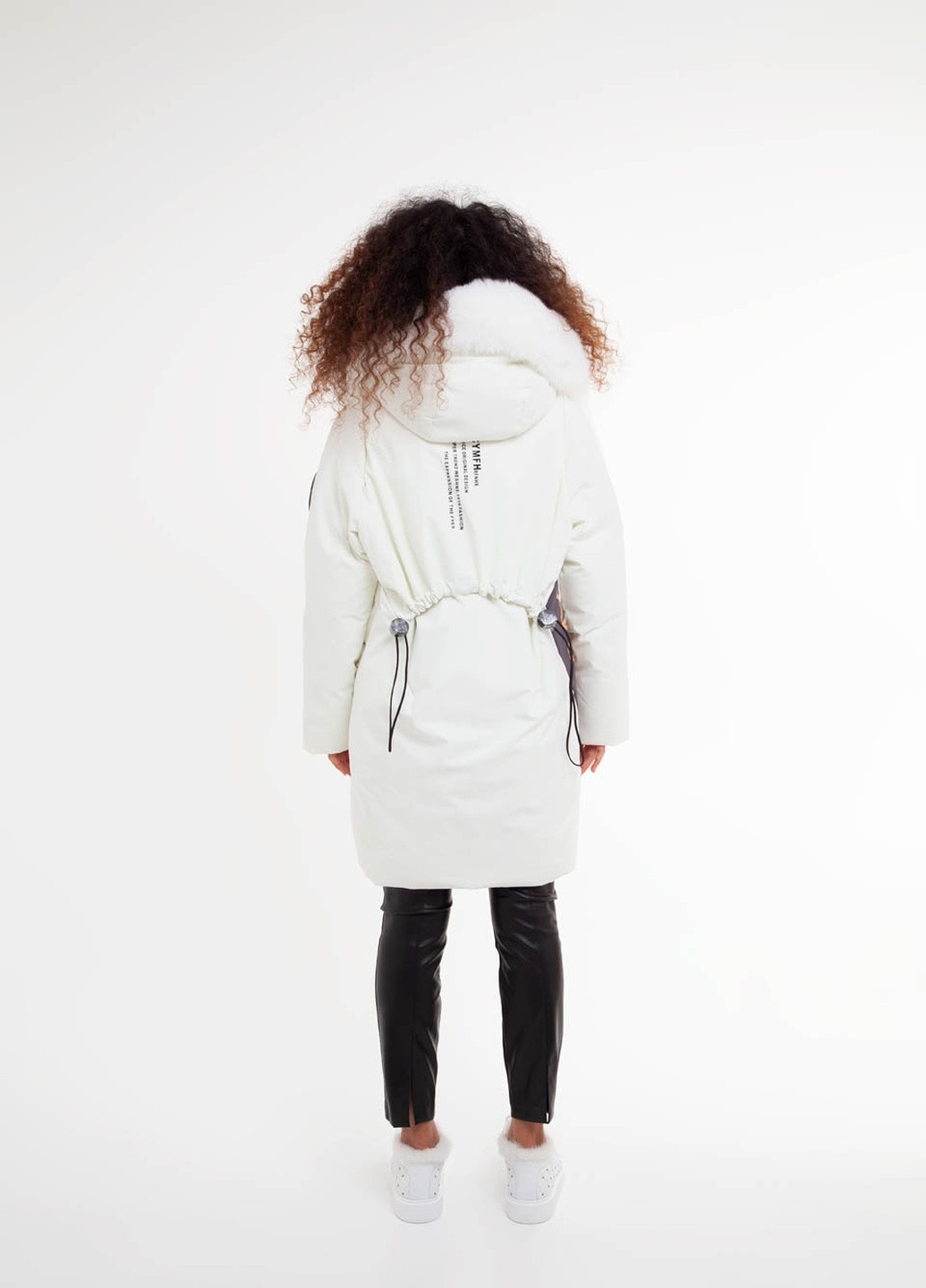 Біла зимня куртка з натуральним хутром єнота Towmy 546