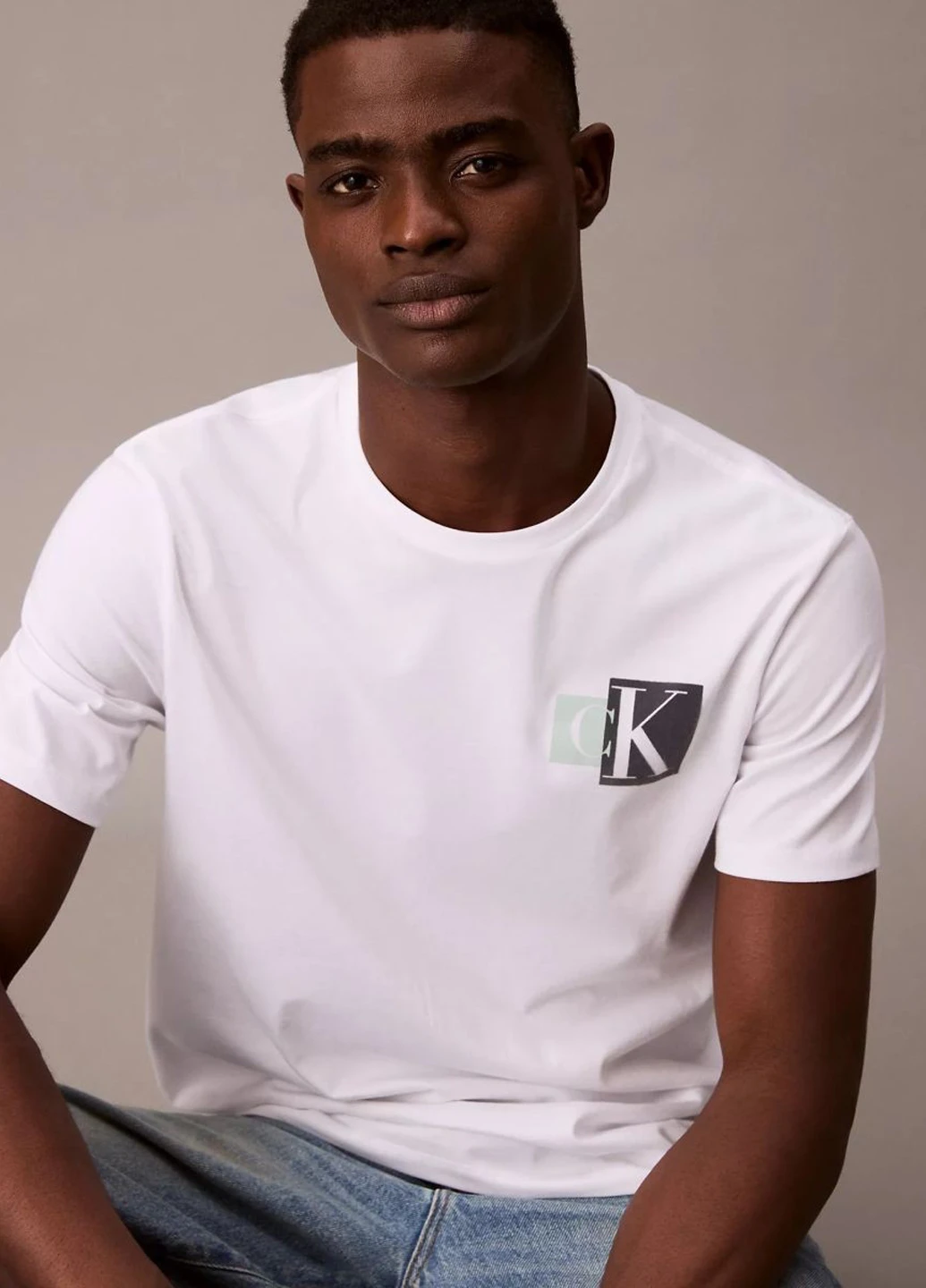Белая футболка Calvin Klein