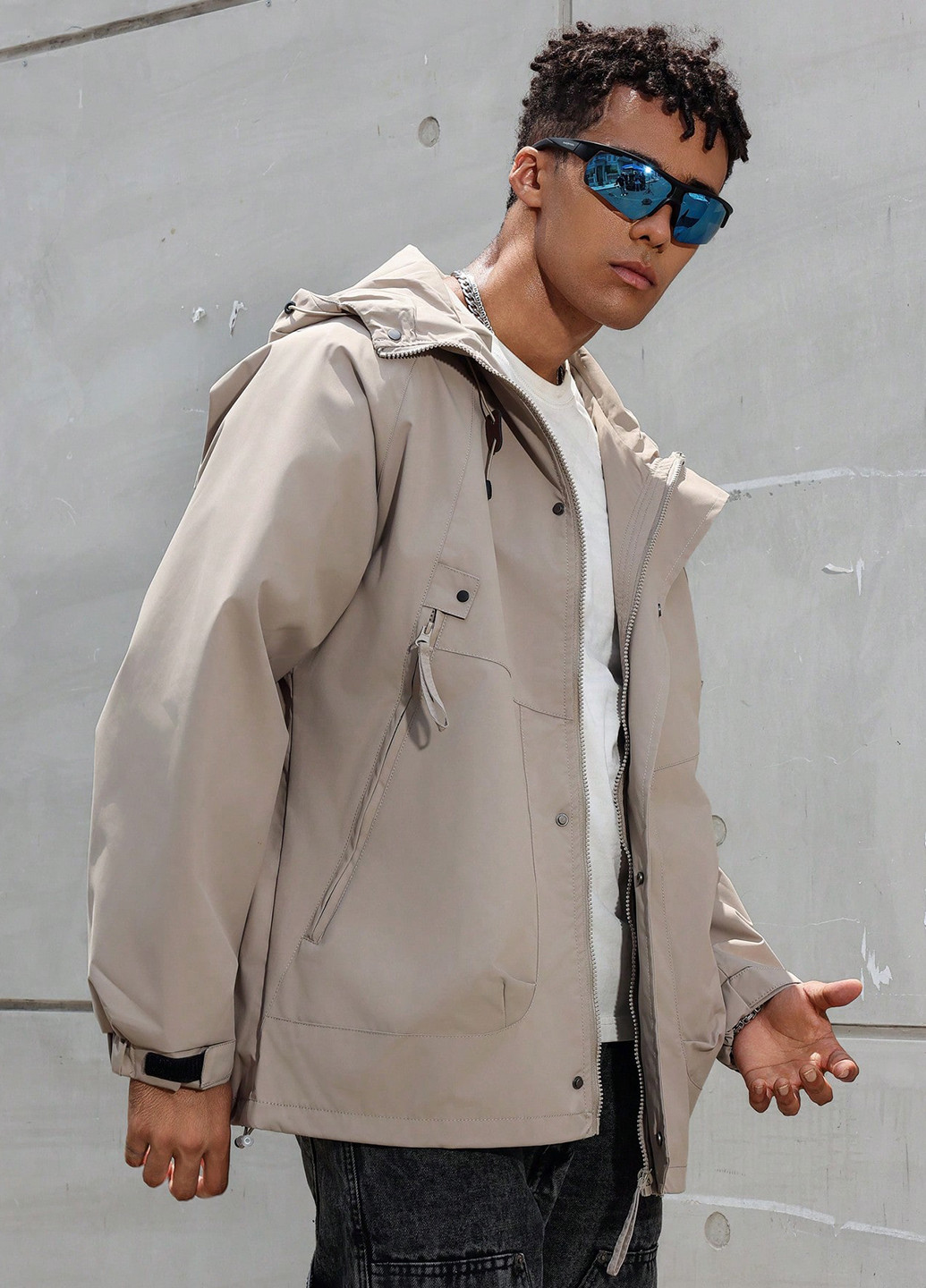 Бежева демісезонна вітровка SHEIN