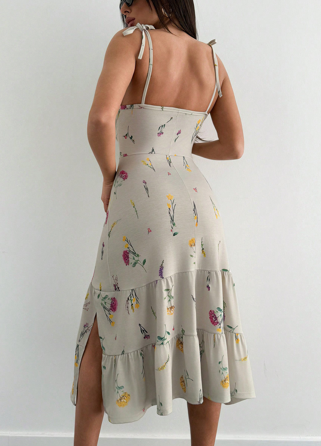 Світло-сіра кежуал сукня з відкритими плечима SHEIN з квітковим принтом