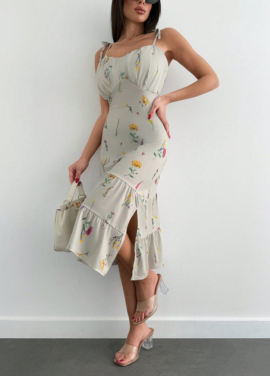 Світло-сіра кежуал сукня з відкритими плечима SHEIN з квітковим принтом