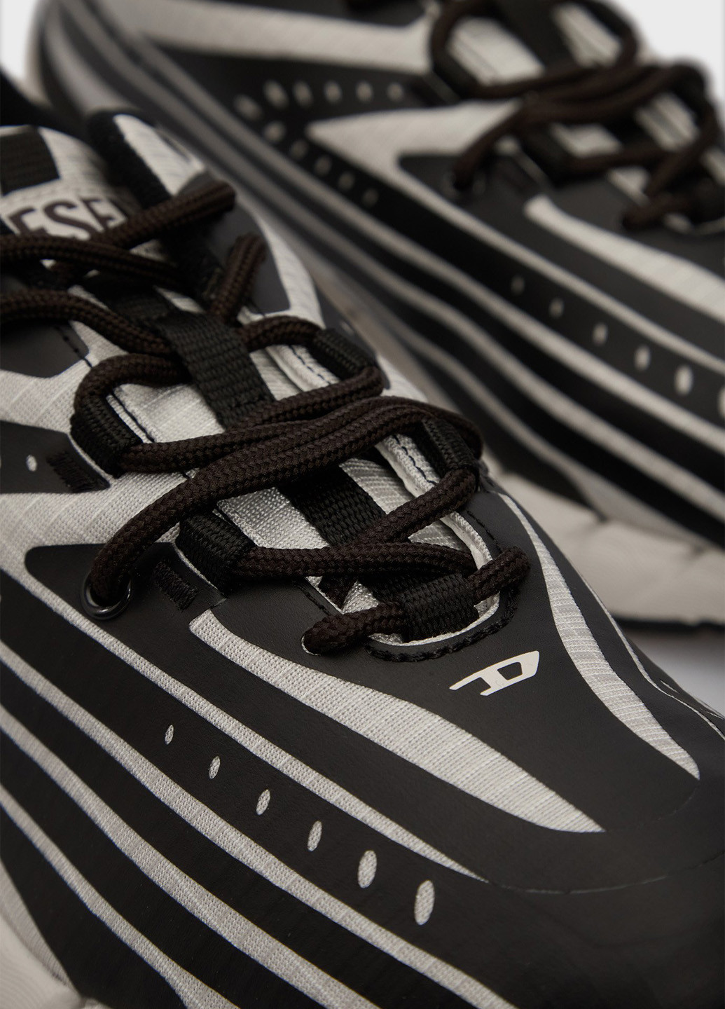 Черно-белые всесезонные кроссовки Diesel