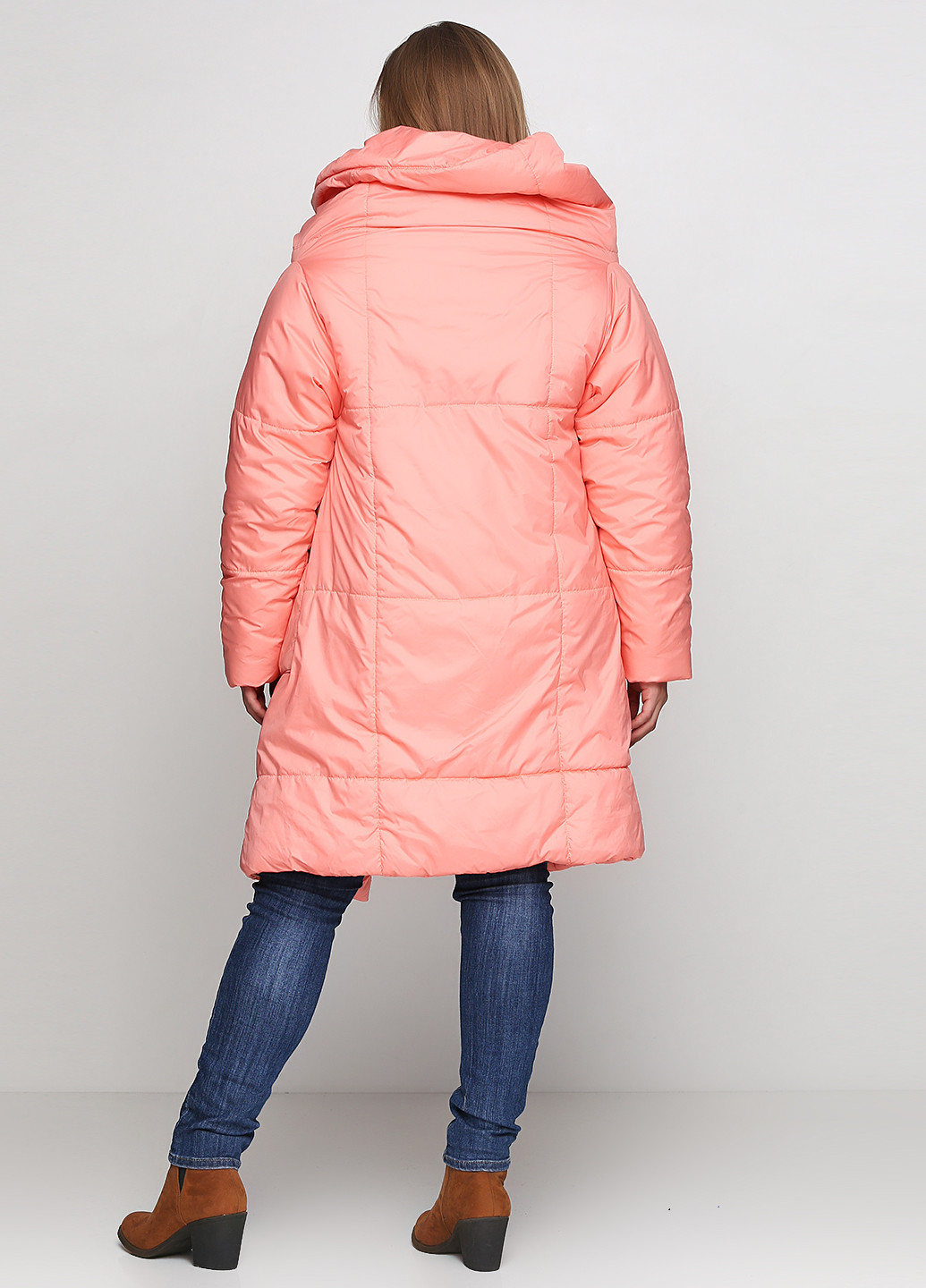 Персиковая зимняя куртка SFN
