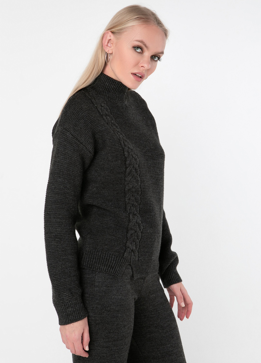 Темно-серый демисезонный свитер Sewel