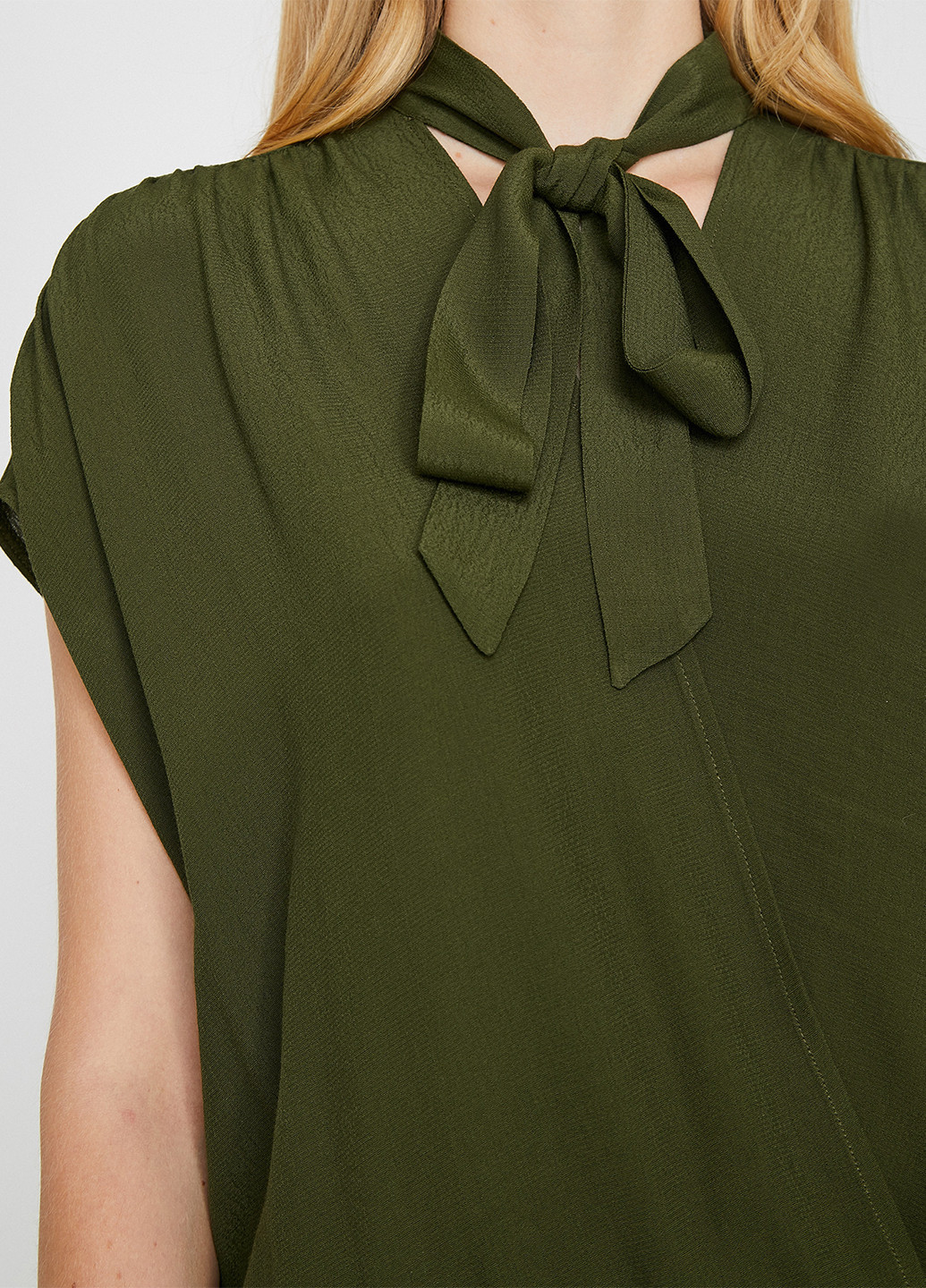 Оливковая летняя блуза на запах KOTON