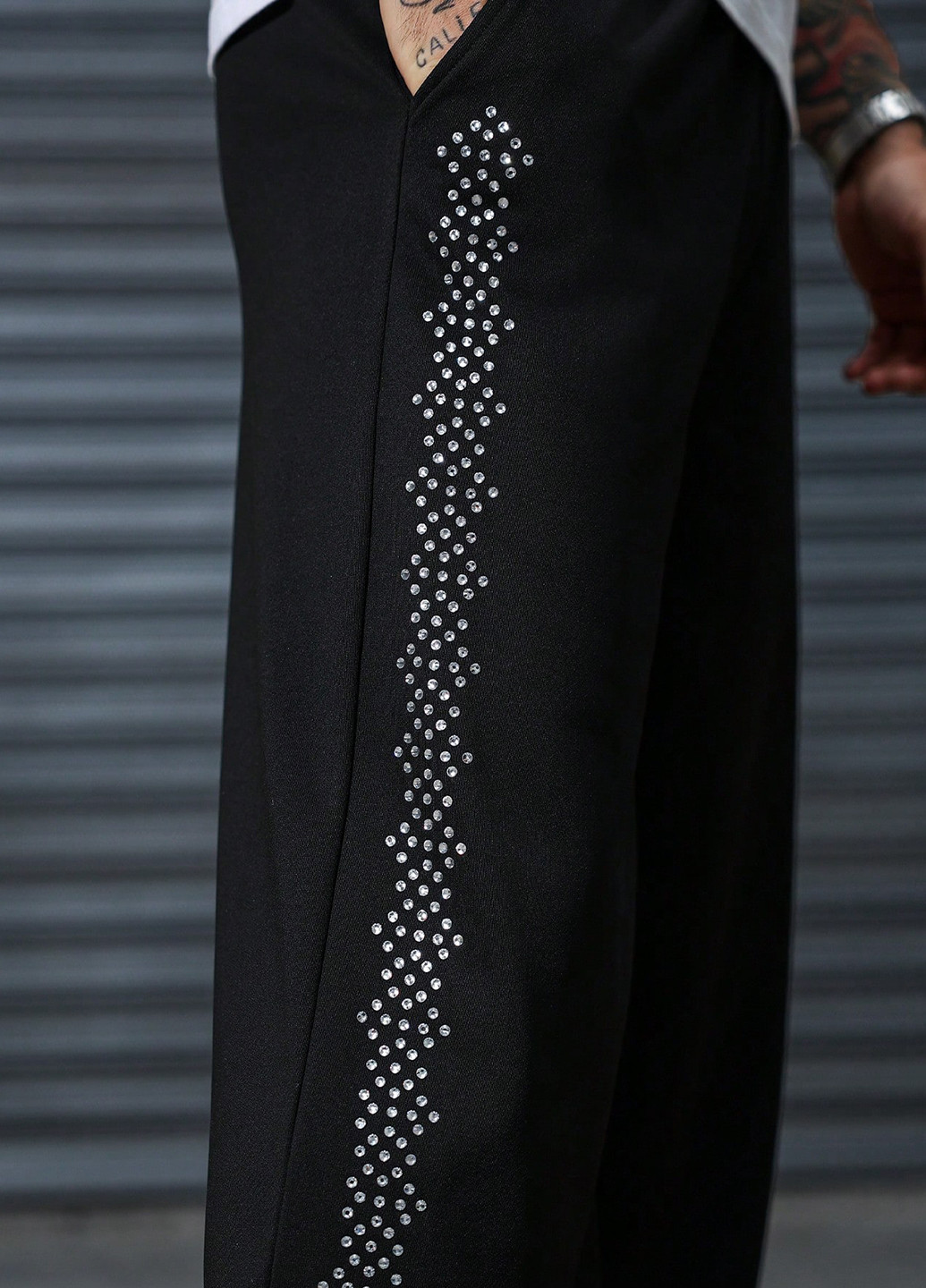 Черные спортивные демисезонные прямые брюки SHEIN