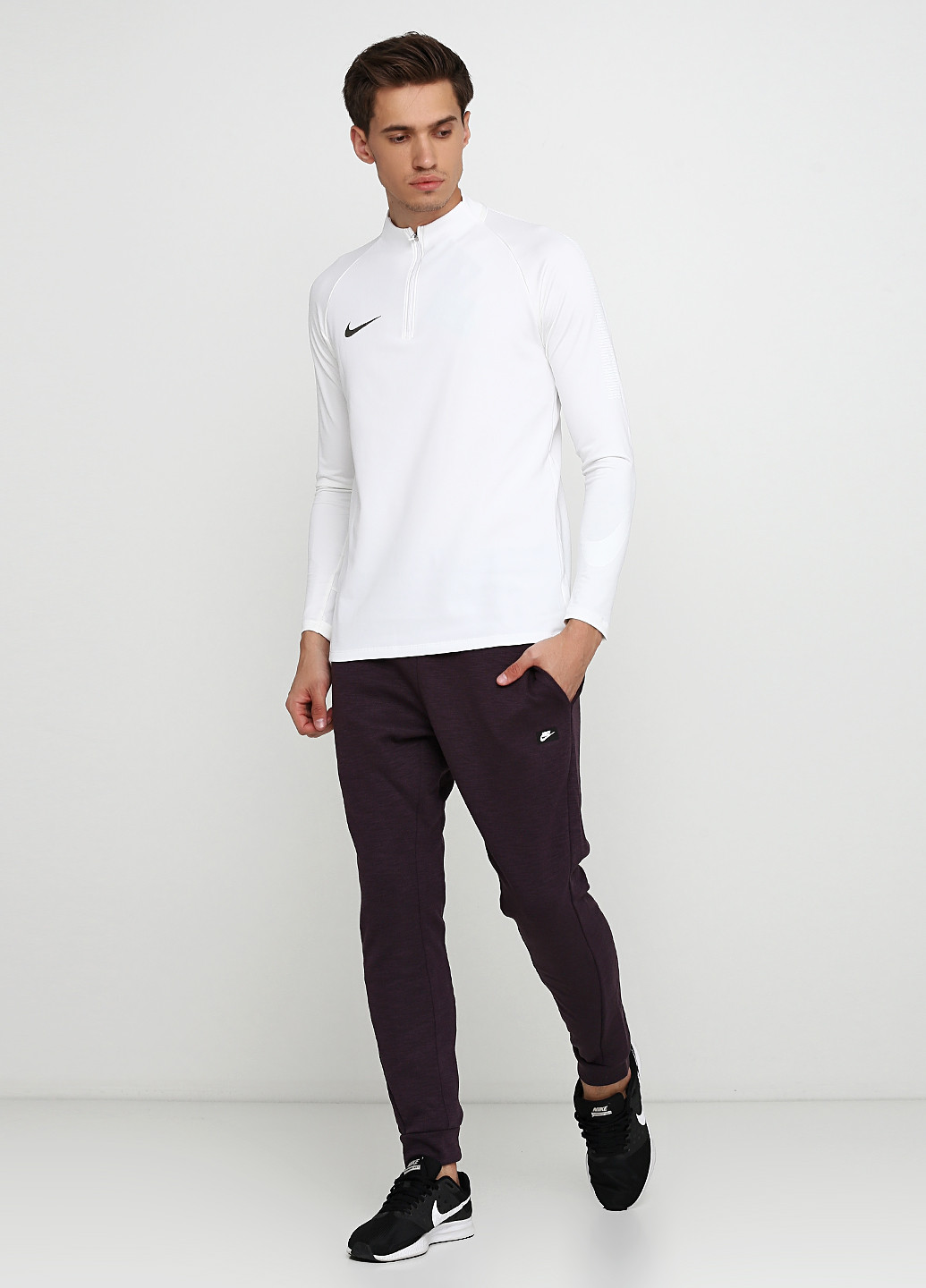 Бордовые спортивные демисезонные джоггеры брюки Nike