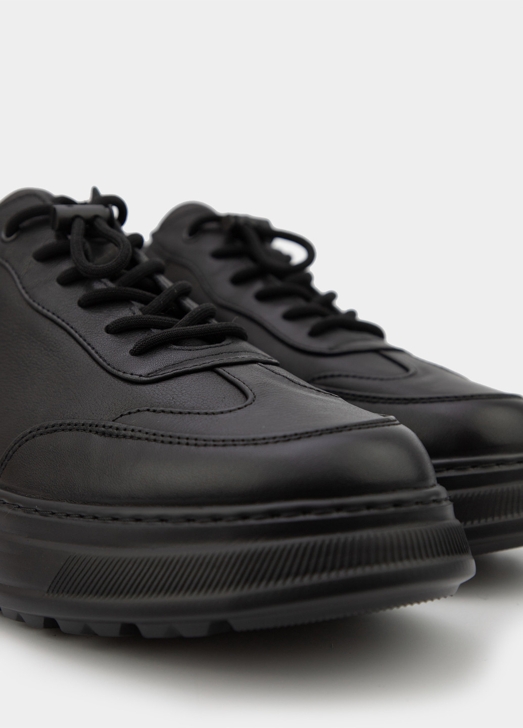 Черные демисезонные кроссовки URBAN TRACE