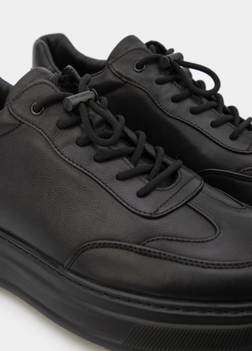 Черные демисезонные кроссовки URBAN TRACE