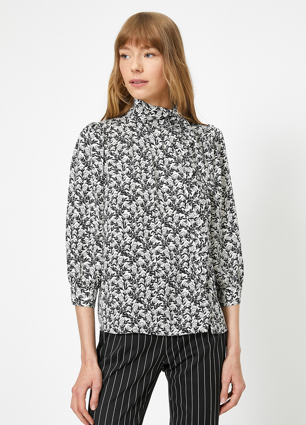 Чёрно-белую блуза KOTON
