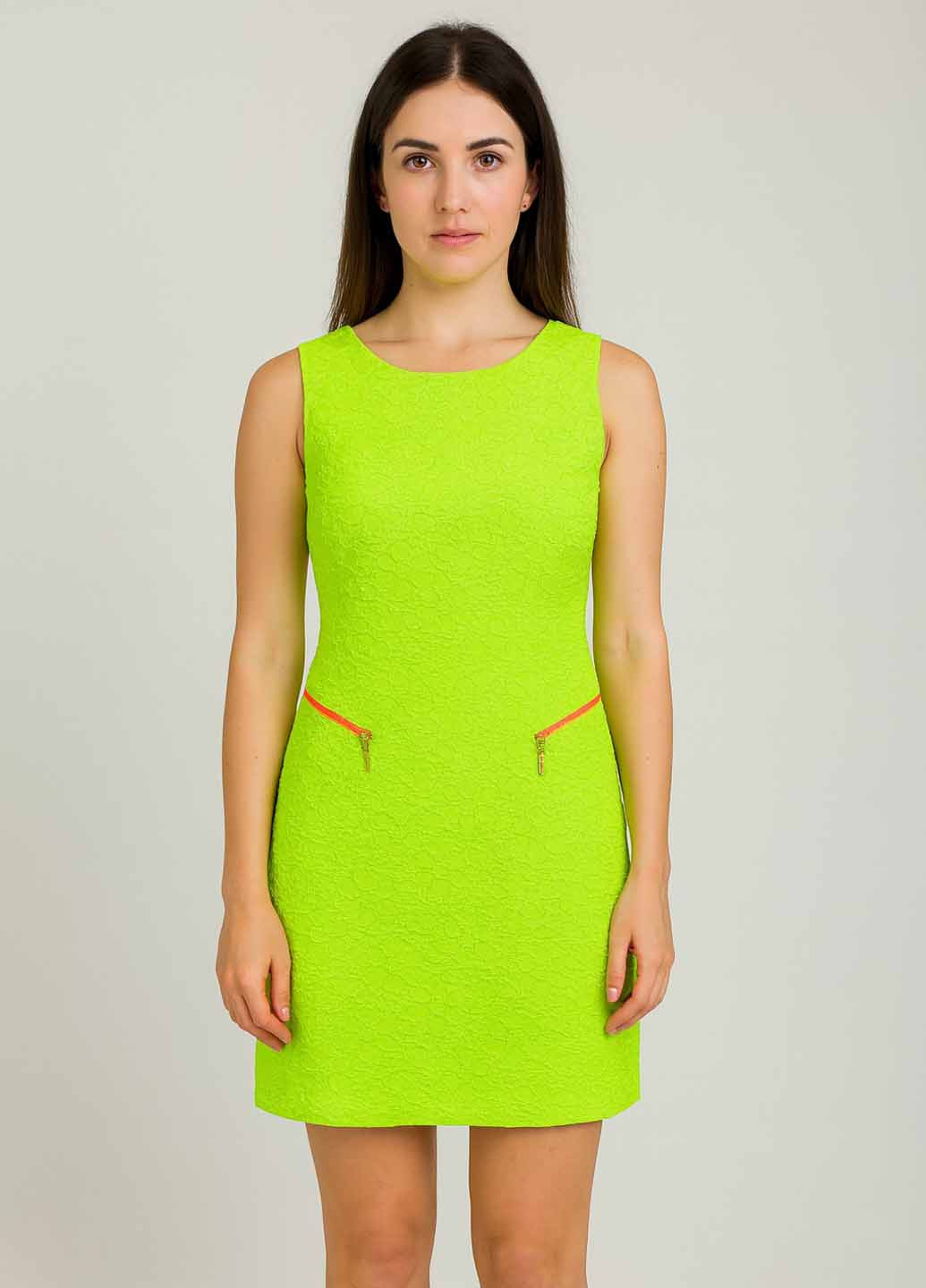 Зеленое коктейльное, кэжуал платье силуэтная Sassofono однотонное