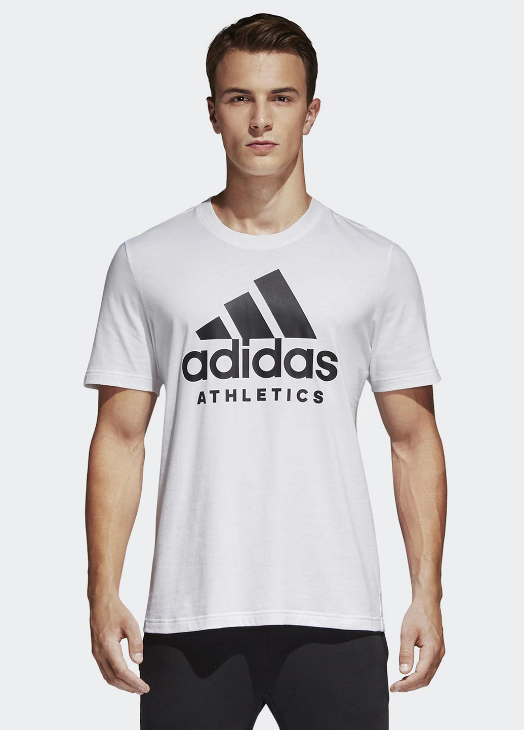 Світло-сіра футболка з коротким рукавом adidas