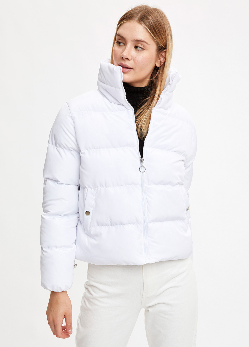 Белая зимняя куртка DeFacto