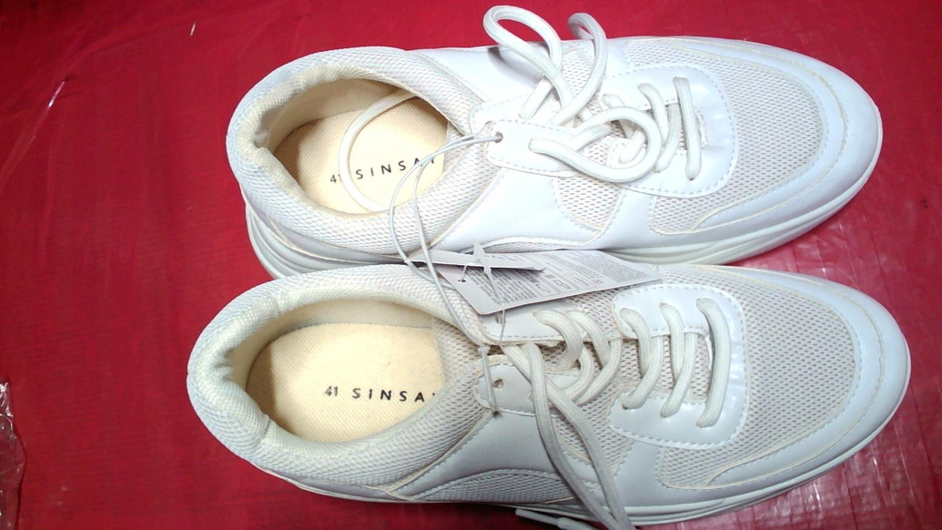 Белые всесезонные кроссовки Sinsay