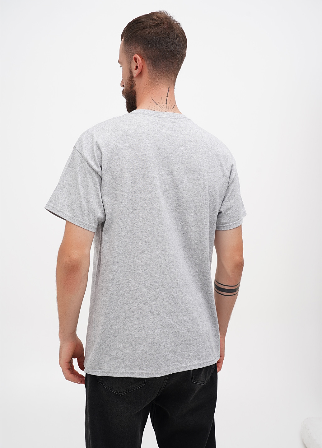 Светло-серая футболка Hanes