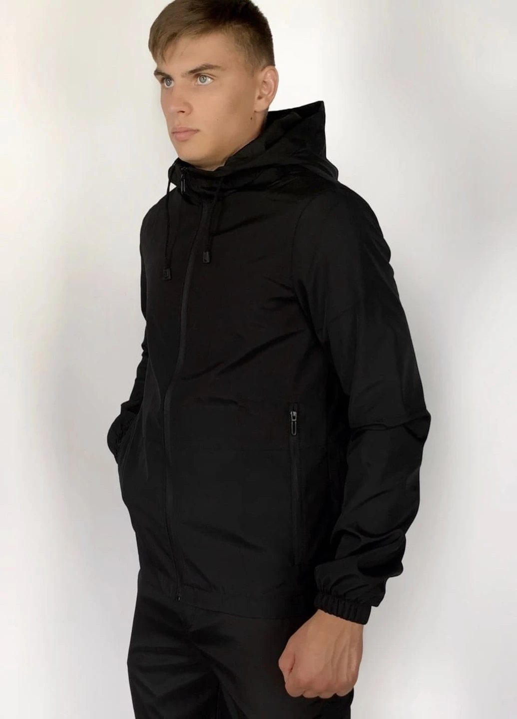 Черная демисезонная куртка softshell light черная Intruder