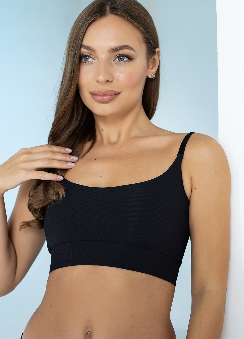 Чорний демісезонний комплект (топ, трусики сліпи) в рубчик TOTALFIT