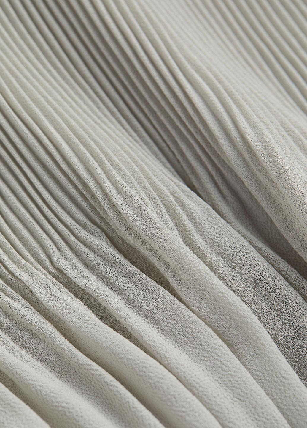 Светло-серое кэжуал платье а-силуэт, плиссированное H&M однотонное