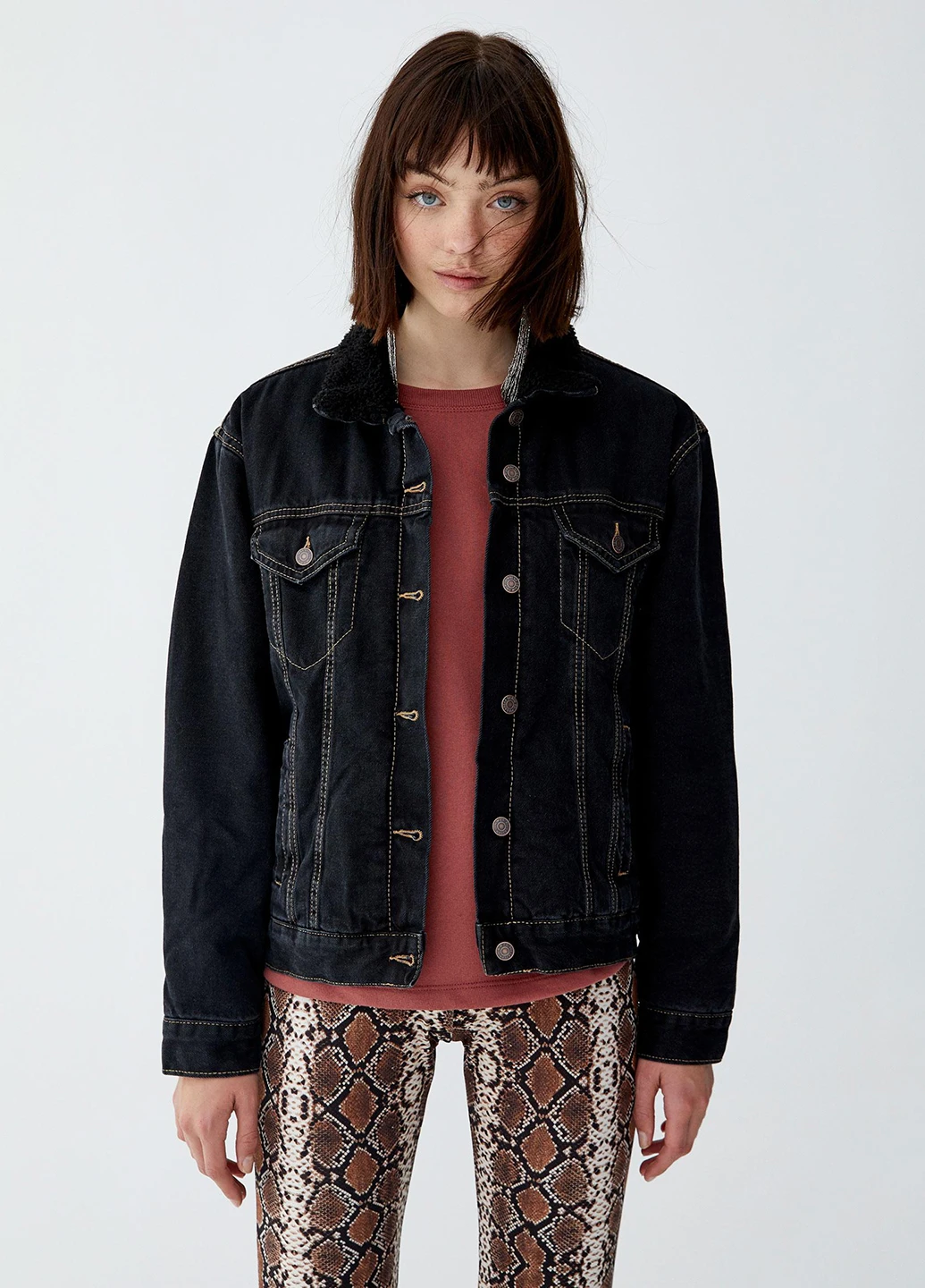 Чорна куртка демісезон,чорний, Pull & Bear