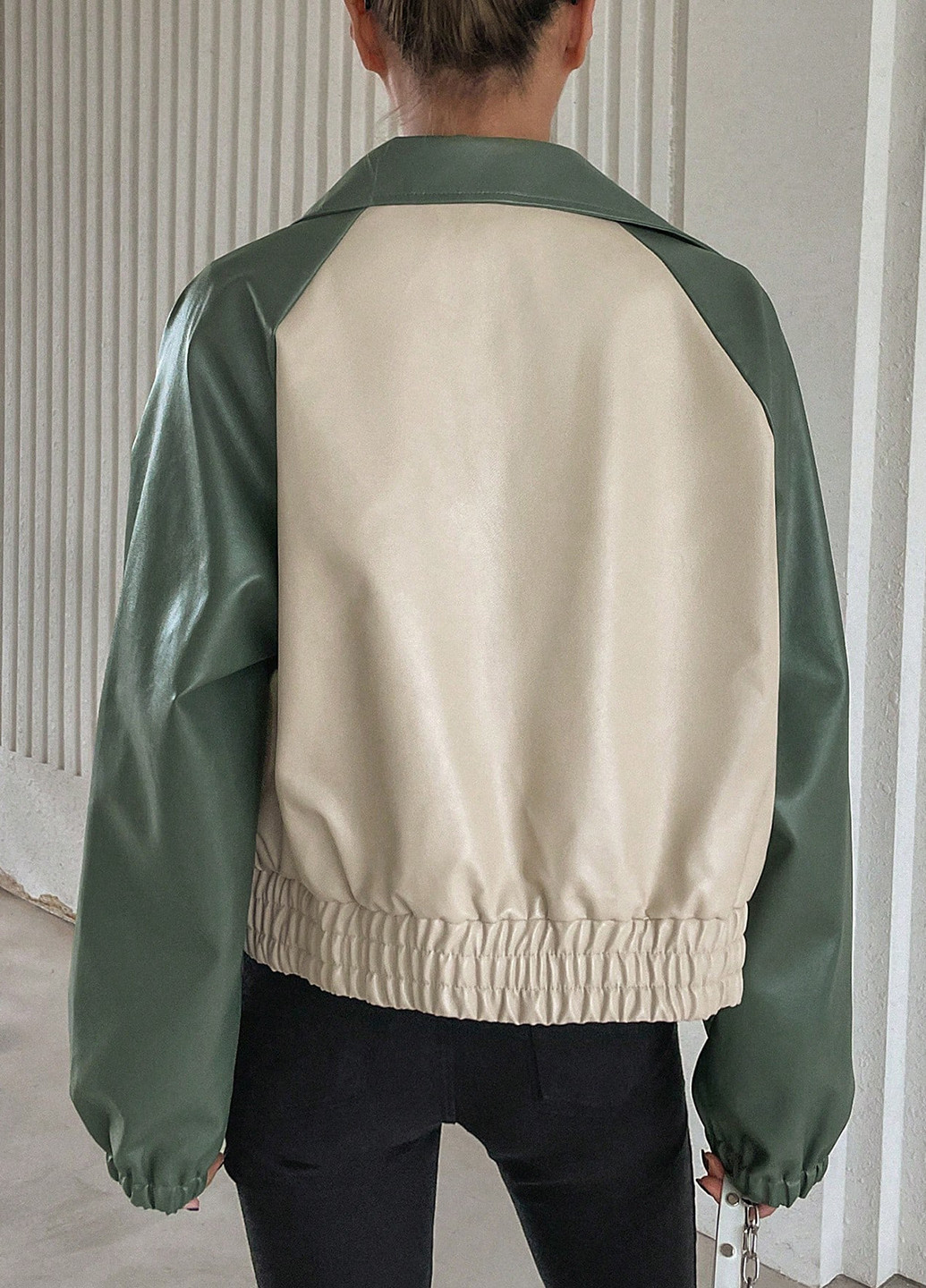 Бежева демісезонна куртка байкерська SHEIN