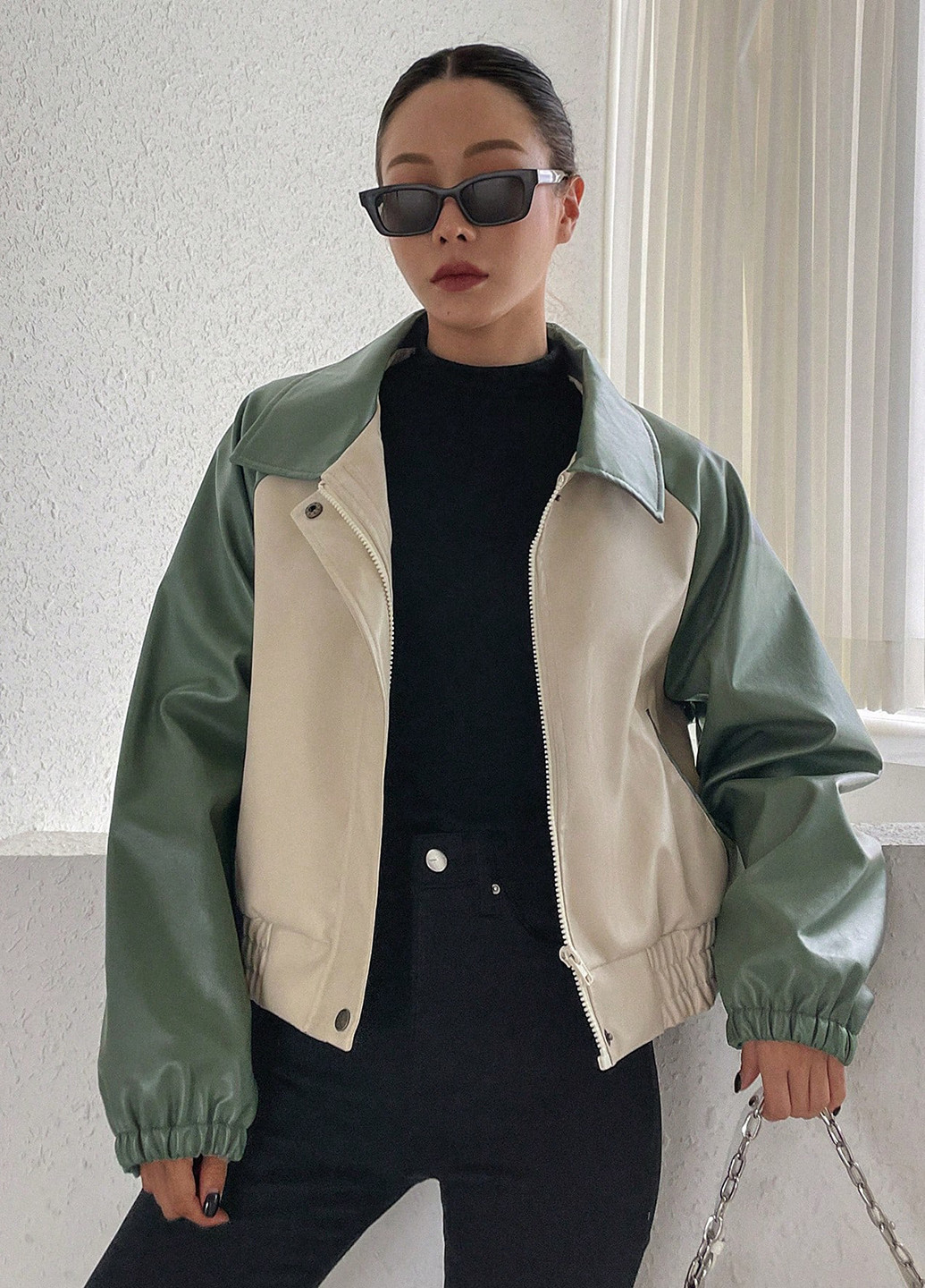 Бежева демісезонна куртка байкерська SHEIN