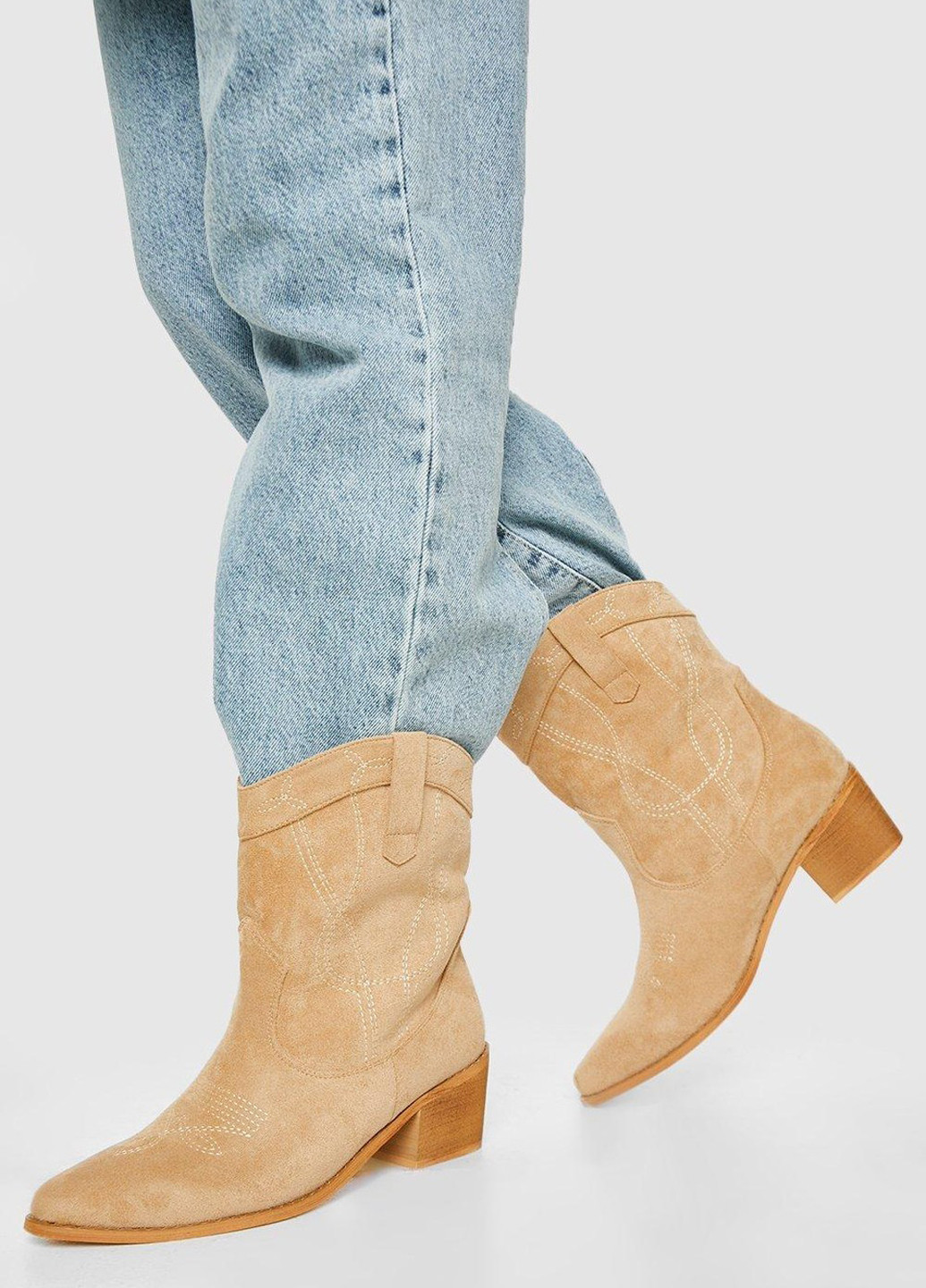 Осенние ботинки казаки Boohoo с вышивкой из искусственной замши