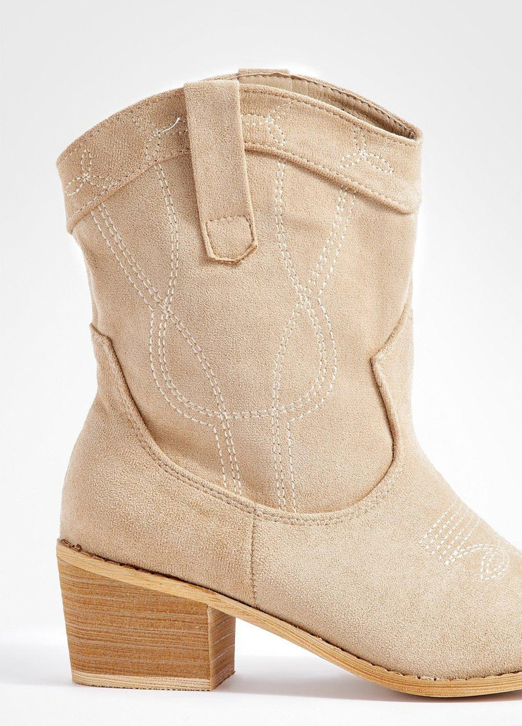 Осенние ботинки казаки Boohoo с вышивкой из искусственной замши