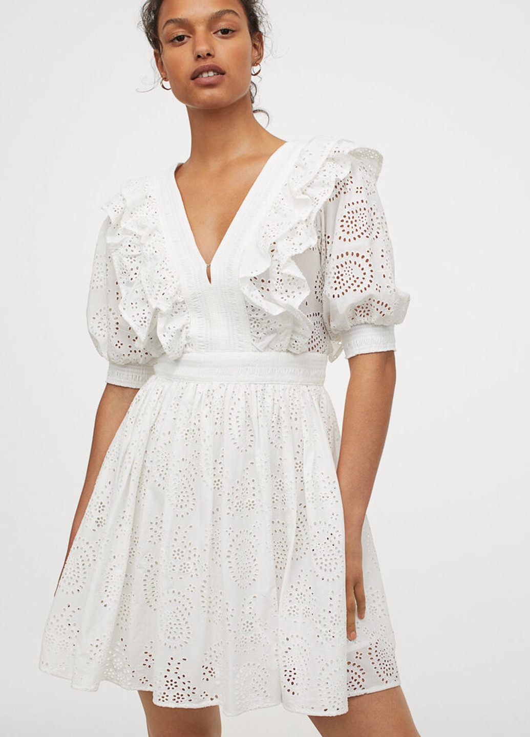Белое коктейльное платье клеш H&M однотонное