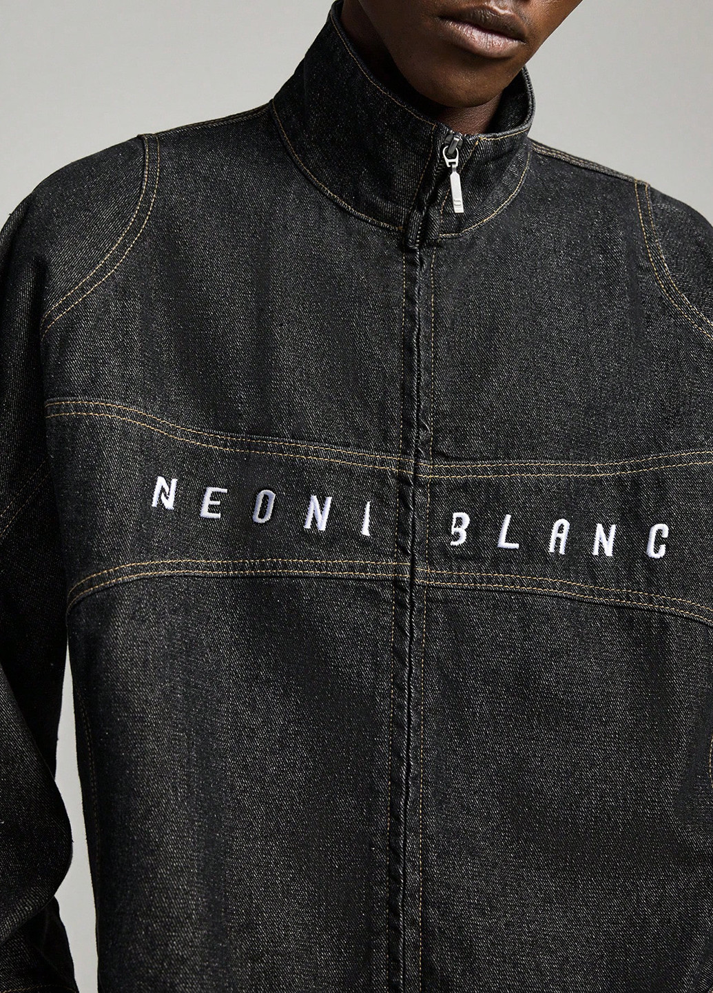 Черная демисезонная куртка SHEIN