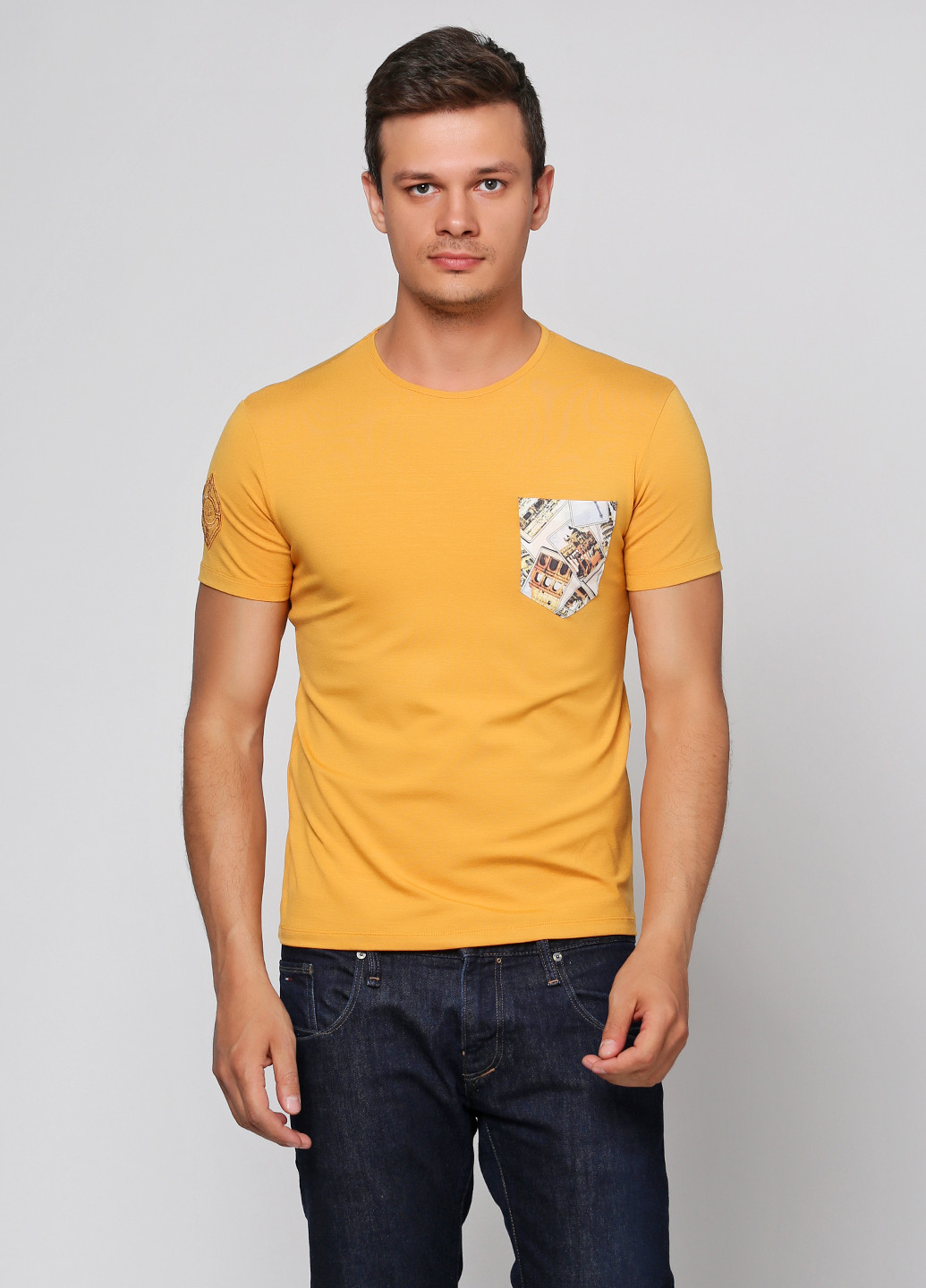 Желтая футболка MAKSYMIV