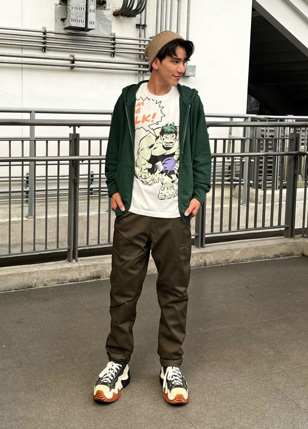 Белая футболка Uniqlo