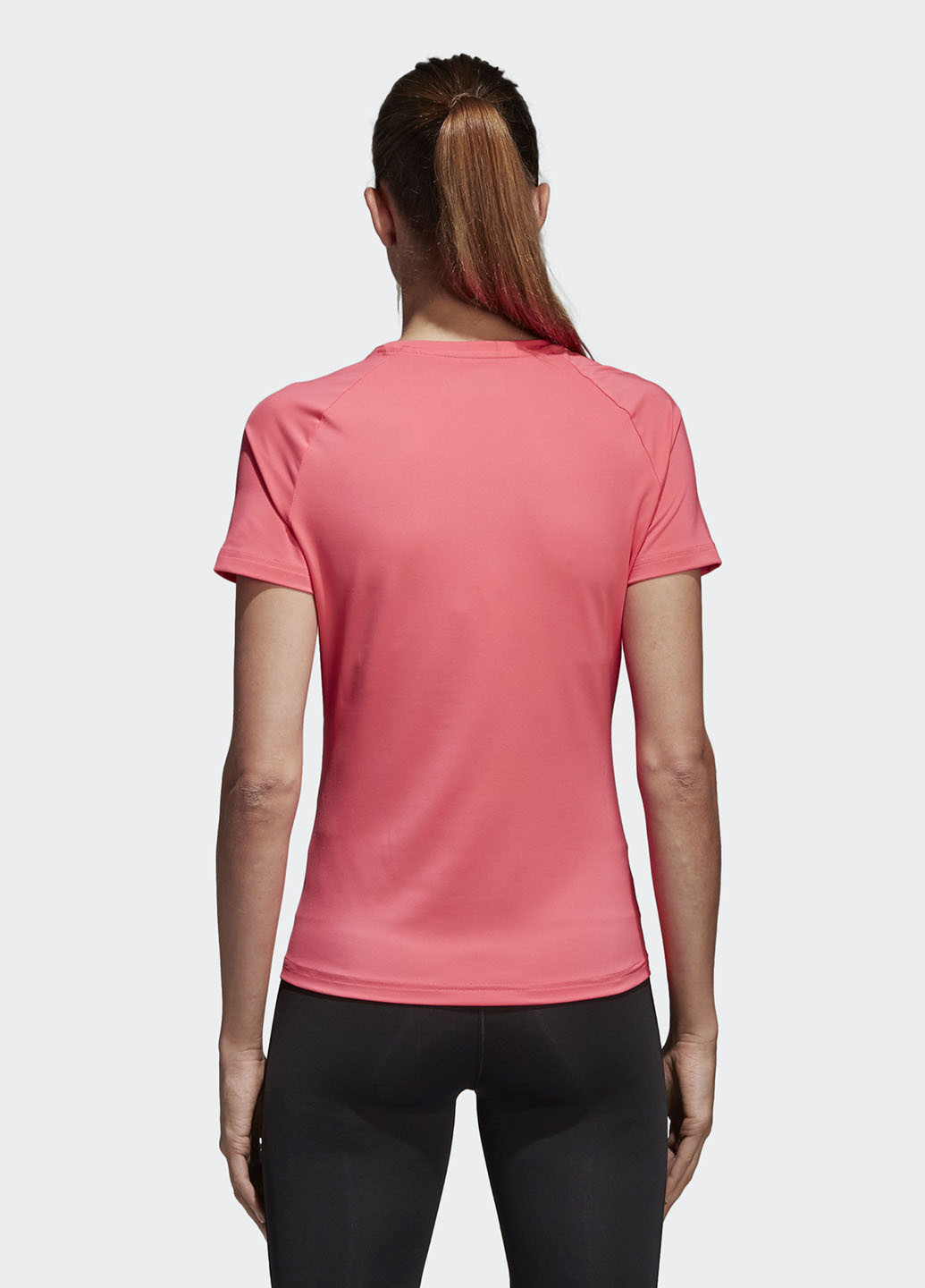 Бледно-розовая летняя футболка с коротким рукавом adidas