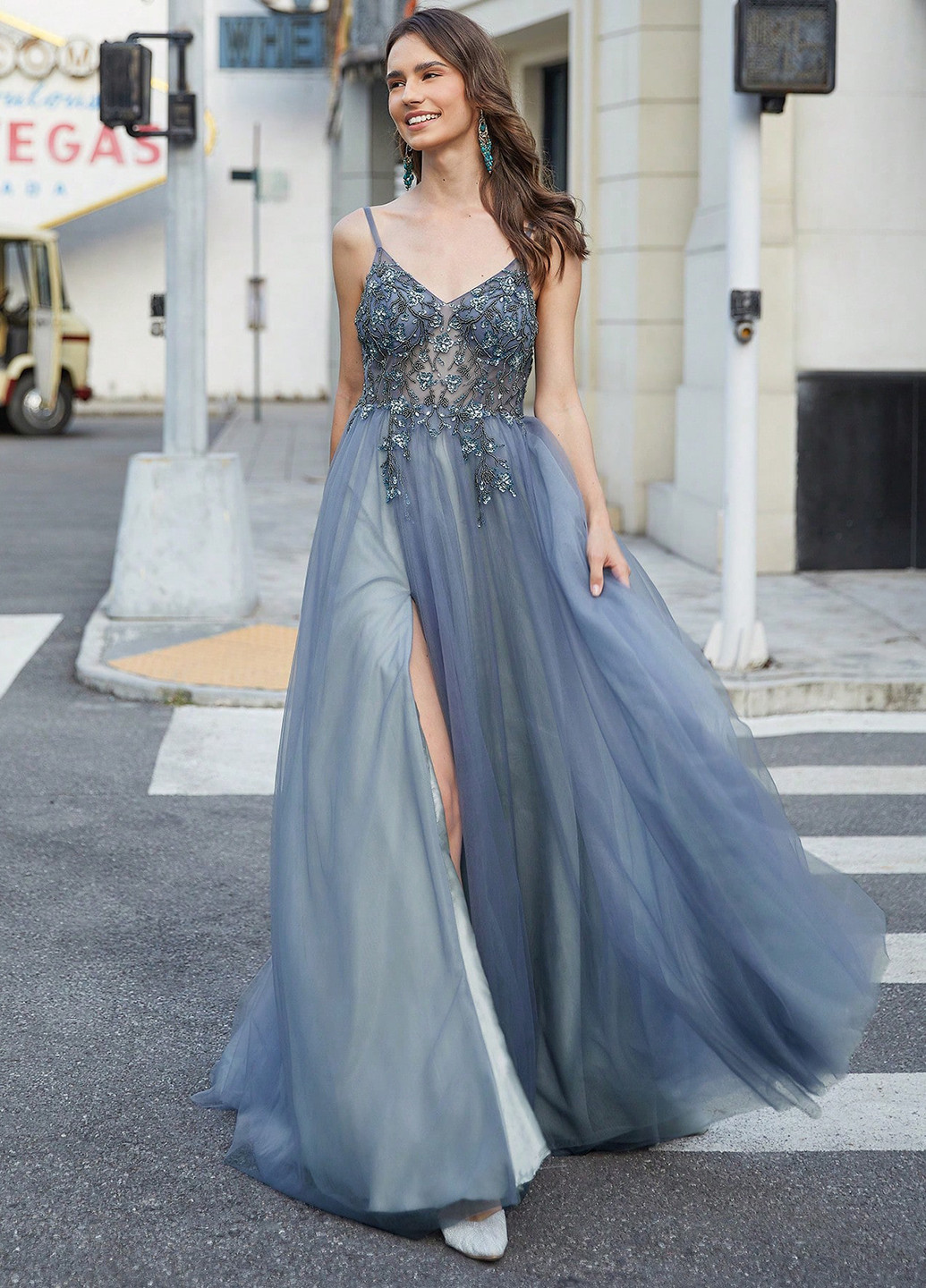 Серо-голубое вечернее платье с пышной юбкой, с открытой спиной SHEIN однотонное